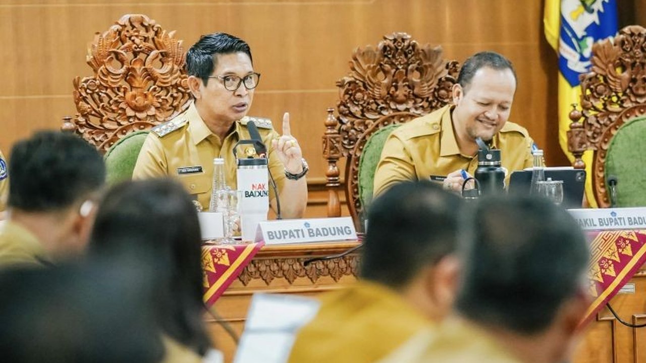 Bupati Badung I Wayan Adi Arnawa meminta seluruh OPD berinovasi dan bersinergi dalam menggali potensi Pendapatan Daerah Badung secara optimal, demi akselerasi pembangunan dan kesejahteraan masyarakat.