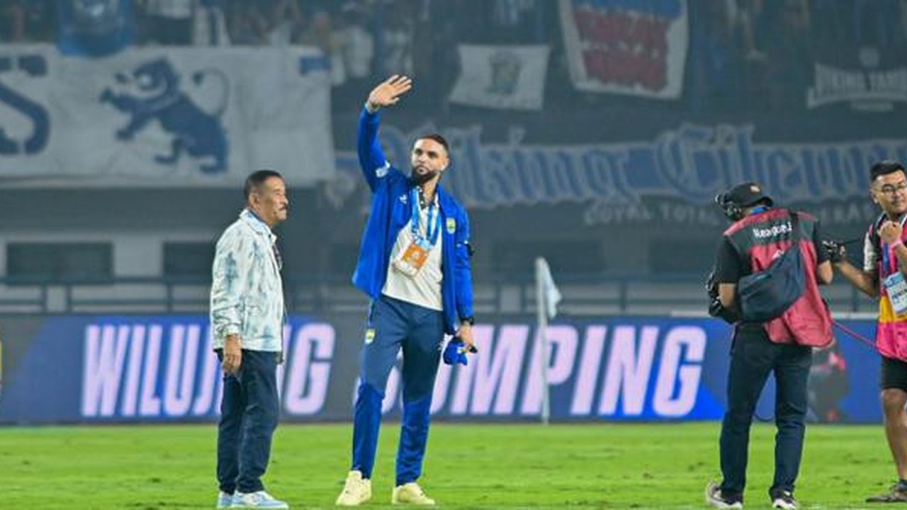 Layvin Kurzawa dikenalkan sebagai pemain baru Persib Bandung di awal putaran kedua BRI Super League 2025/2026, Minggu (25-1-2026). (Dok. ileague.id)