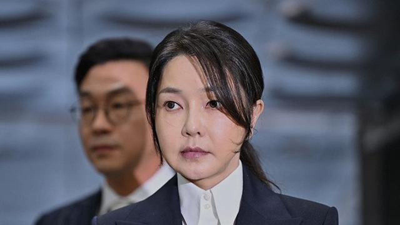 Kim Keon Hee istri mantan Presiden Korea Selatan Yoon Suk Yeol, yang telah dimakzulkan, tiba di pengadilan di Seoul pada Selasa (12/8/2025) untuk menghadiri sidang peninjauan permohonan su