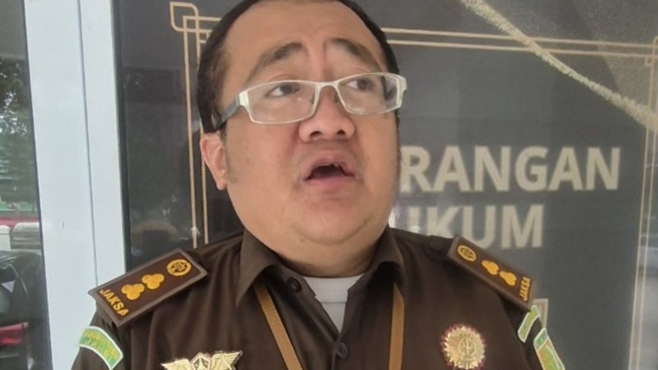 Kejaksaan Tinggi Jambi terus mendalami dugaan korupsi pembangunan Pelabuhan Ujung Jabung yang mangkrak, memeriksa puluhan saksi dan melibatkan ahli untuk hitung kerugian negara, membuat pembaca penasaran akan kelanjutan kasus ini.