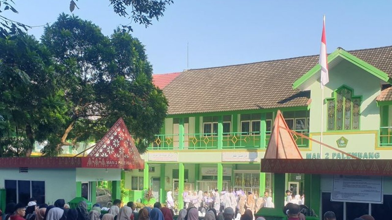 Dinas Pendidikan Sumatera Selatan (Disdik Sumsel) berkomitmen penuh untuk cegah siswa putus sekolah akibat kendala biaya, memastikan setiap anak memiliki akses pendidikan yang merata dan berkeadilan.