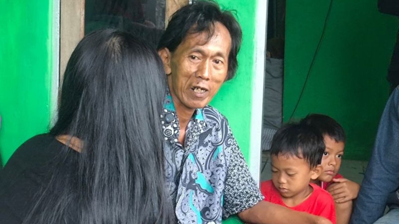 Pemkab Bogor fasilitasi Suderajat, pedagang es gabus yang sempat viral, dengan lapak khusus di CFD Tegar Beriman sebagai wujud dukungan pemulihan ekonomi mikro dan keberlangsungan usaha masyarakat.