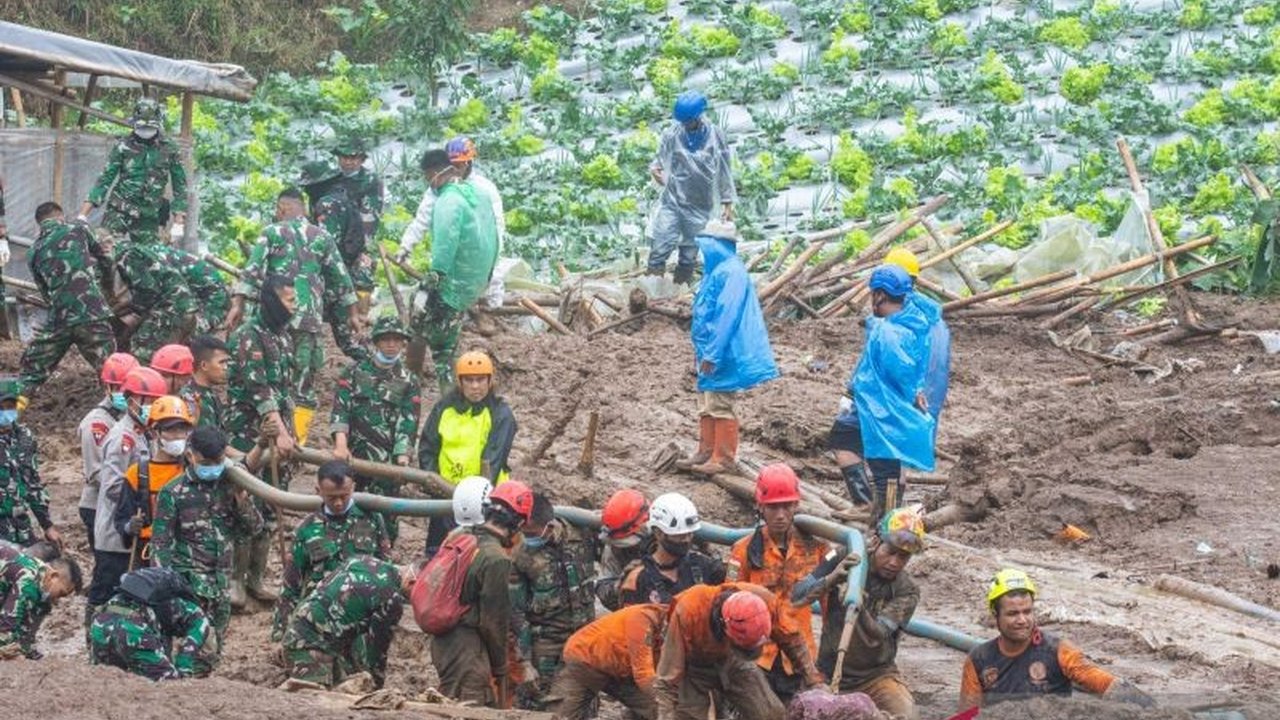 Tim SAR gabungan terus berupaya menemukan korban longsor Cisarua Bandung Barat, dengan total 53 kantong jenazah berhasil dievakuasi hingga hari kelima operasi pencarian, menyisakan 27 orang yang masih hilang.