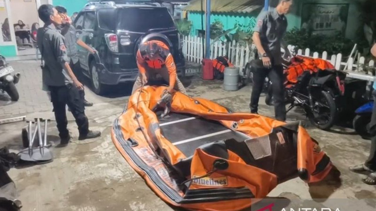 Seorang pemuda bernama Ilham Kaulid (22) nekat ceburkan diri ke Kali Cengkareng Drain di Jakarta Barat pada Rabu, memicu pencarian intensif oleh Badan Penanggulangan Bencana Daerah (BPBD) DKI Jakarta.