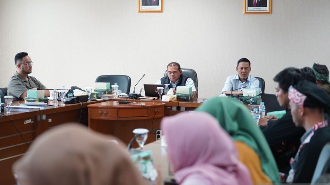 DPRD Kota Bogor bersama Disdukcapil sepakat menyusun Perda Adminduk baru untuk menggantikan regulasi lama yang tak relevan, fokus pada digitalisasi dan pelayanan inklusif.