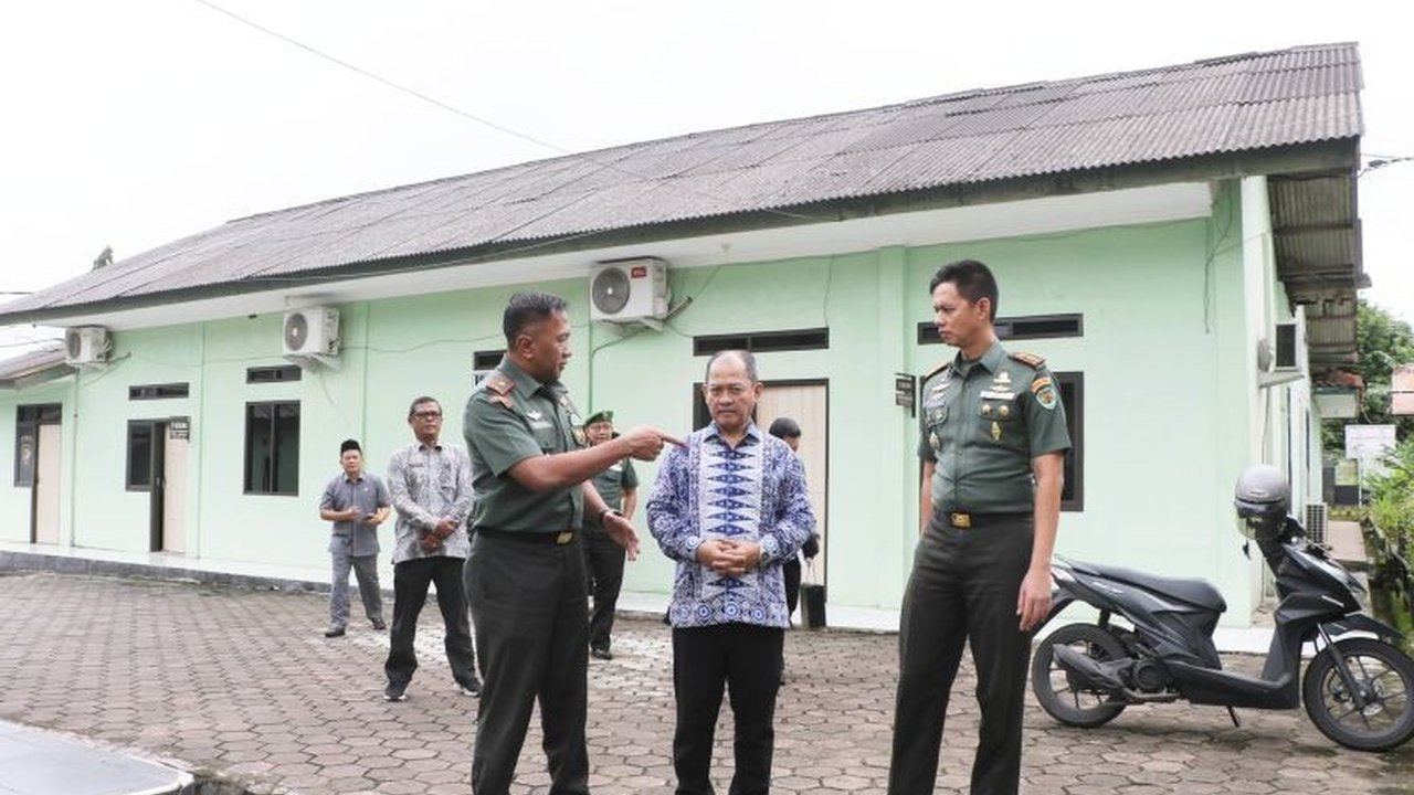 Program TNI Manunggal Membangun Desa (TMMD) Ke-127 di Kabupaten Serang fokus pada pembangunan infrastruktur fisik, perbaikan rumah warga terdampak bencana, serta penguatan ketahanan nasional.