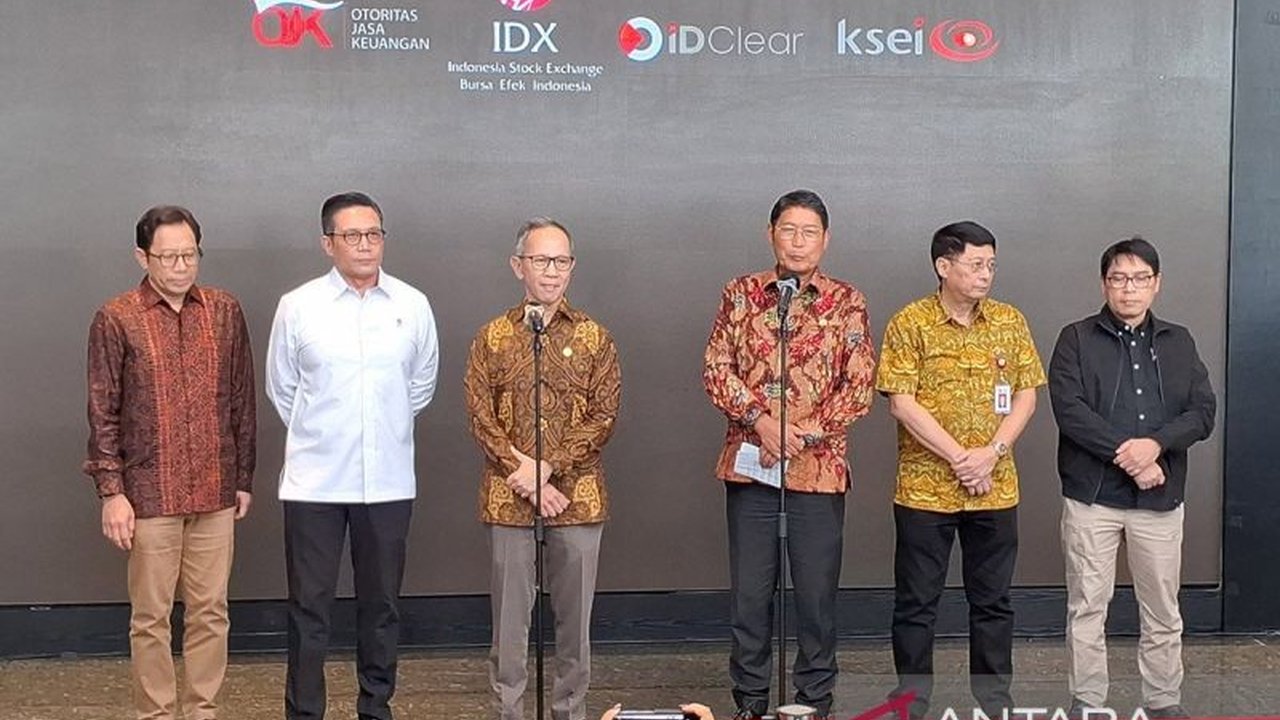 Gelombang pengunduran diri melanda Otoritas Jasa Keuangan (OJK) setelah Wakil Ketua OJK Mirza Adityaswara menyusul Ketua Dewan Komisioner Mahendra Siregar mundur dari jabatannya.