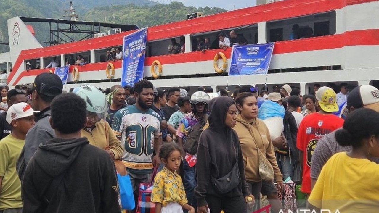 Kantor Kesyahbandaran dan Otoritas Pelabuhan (KSOP) Kelas II Jayapura mencatat peningkatan signifikan 28 persen pada arus Nataru Pelabuhan Jayapura periode 2025/2026, didorong program mudik gratis Pemprov Papua dan cuaca kondusif.