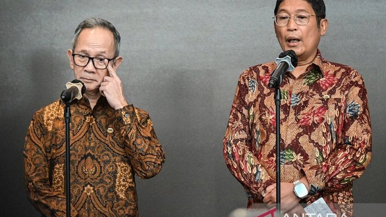 Pengunduran diri sejumlah petinggi Bursa Efek Indonesia (BEI) dan Otoritas Jasa Keuangan (OJK) memicu sorotan akan Dinamika Pasar Modal Indonesia dan urgensi pengganti berintegritas.