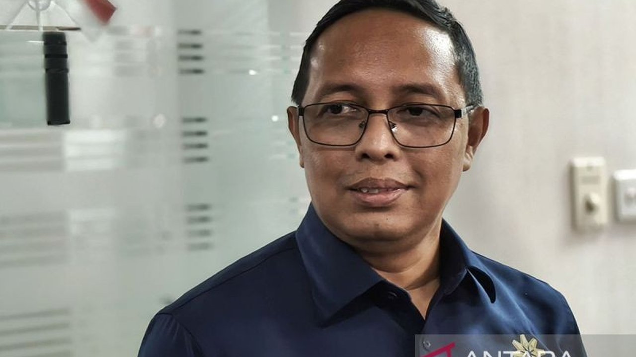 Pendiri Cyrus Network, Hasan Nasbi, menyoroti Peluang PSI Masuk Senayan, menyebut konsistensi partai dan bergabungnya tokoh baru sebagai faktor krusial untuk menembus parlemen.