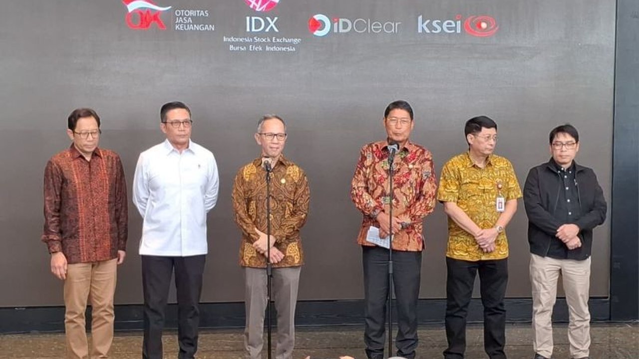 Otoritas Jasa Keuangan (OJK) mengambil peran sentral dalam Reformasi Pasar Modal Indonesia, mengawal langkah strategis untuk transparansi dan peningkatan free float, ditargetkan rampung sebelum Mei 2026.