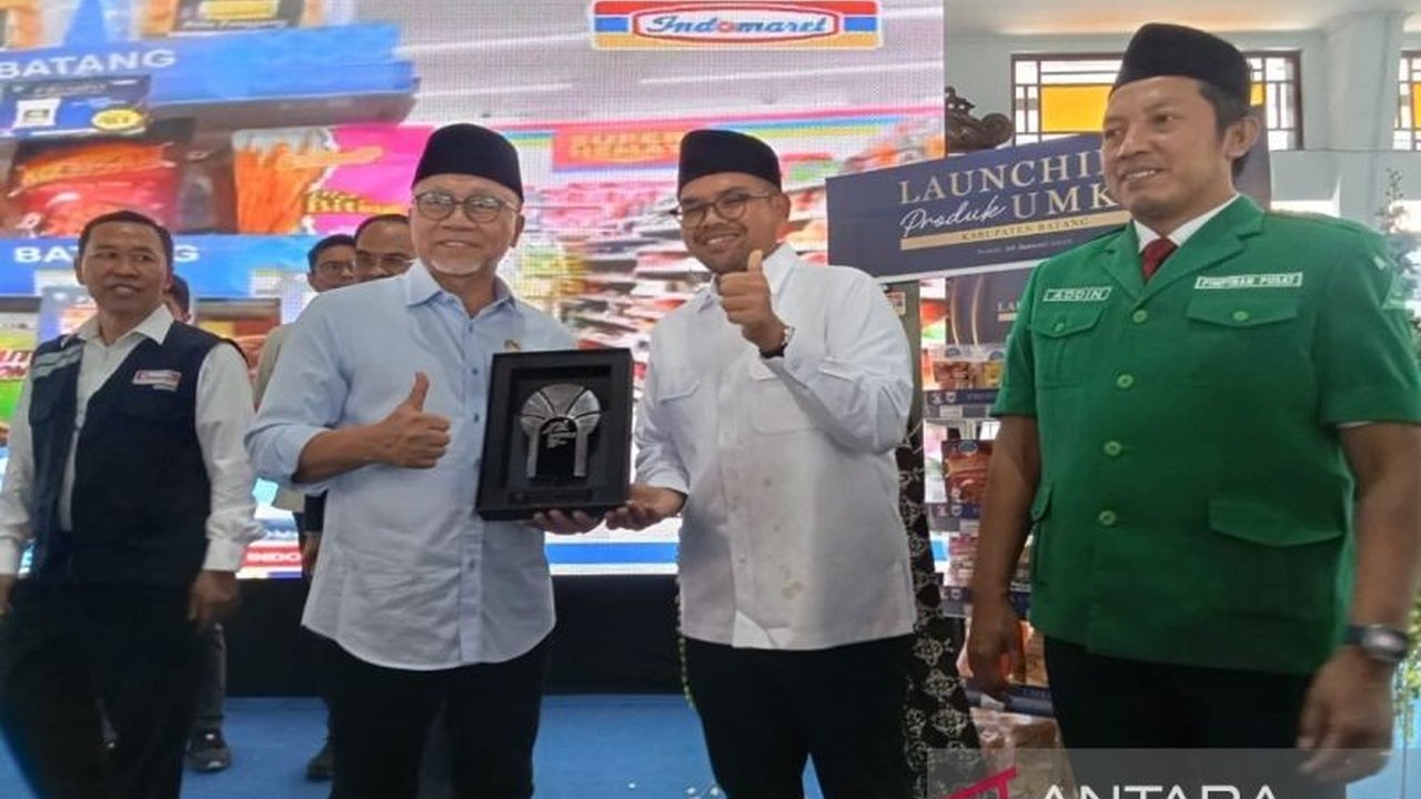 Menko Pangan Zulkifli Hasan mendorong Penguatan Sektor Perikanan Batang, menargetkan 2.000 kampung bioflok dan 20.000 hektare tambak ikan pada 2026 untuk ketahanan pangan nasional.