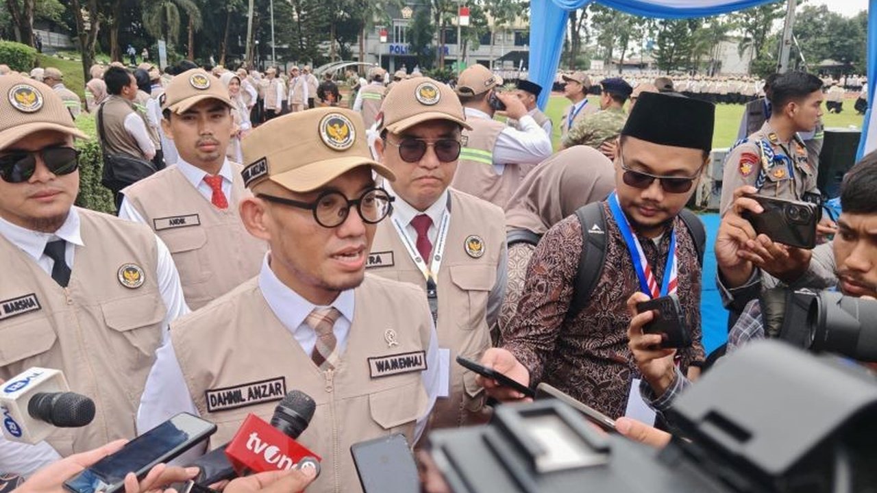 Wakil Menteri Haji dan Umrah mengumumkan pencopotan 13 calon petugas haji karena berbagai pelanggaran serius, mulai dari indisipliner hingga pemalsuan hasil Medical Check Up.