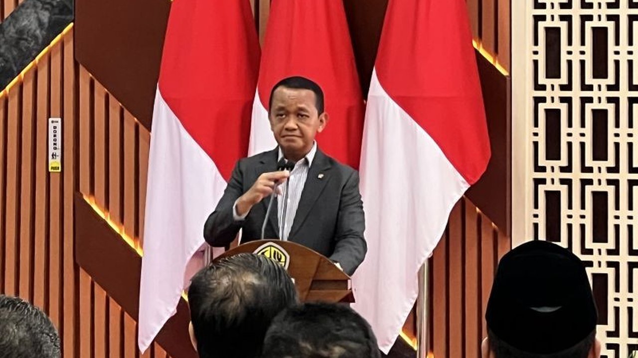 Menteri ESDM Bahlil Lahadalia menargetkan groundbreaking Proyek Baterai EV Huayou oleh konsorsium Huayou dan EVE Energy dapat dimulai pada semester pertama 2026, melanjutkan pengembangan ekosistem baterai kendaraan listrik terintegrasi di Indonesia.