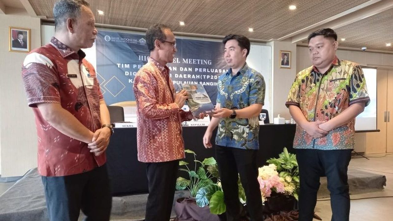 Kepala BI Sulut tekankan pentingnya Tim Pengendali Inflasi Daerah (TPID) untuk mengendalikan harga kebutuhan pokok Sangihe yang lebih tinggi dari Manado, demi pertumbuhan ekonomi berkelanjutan.