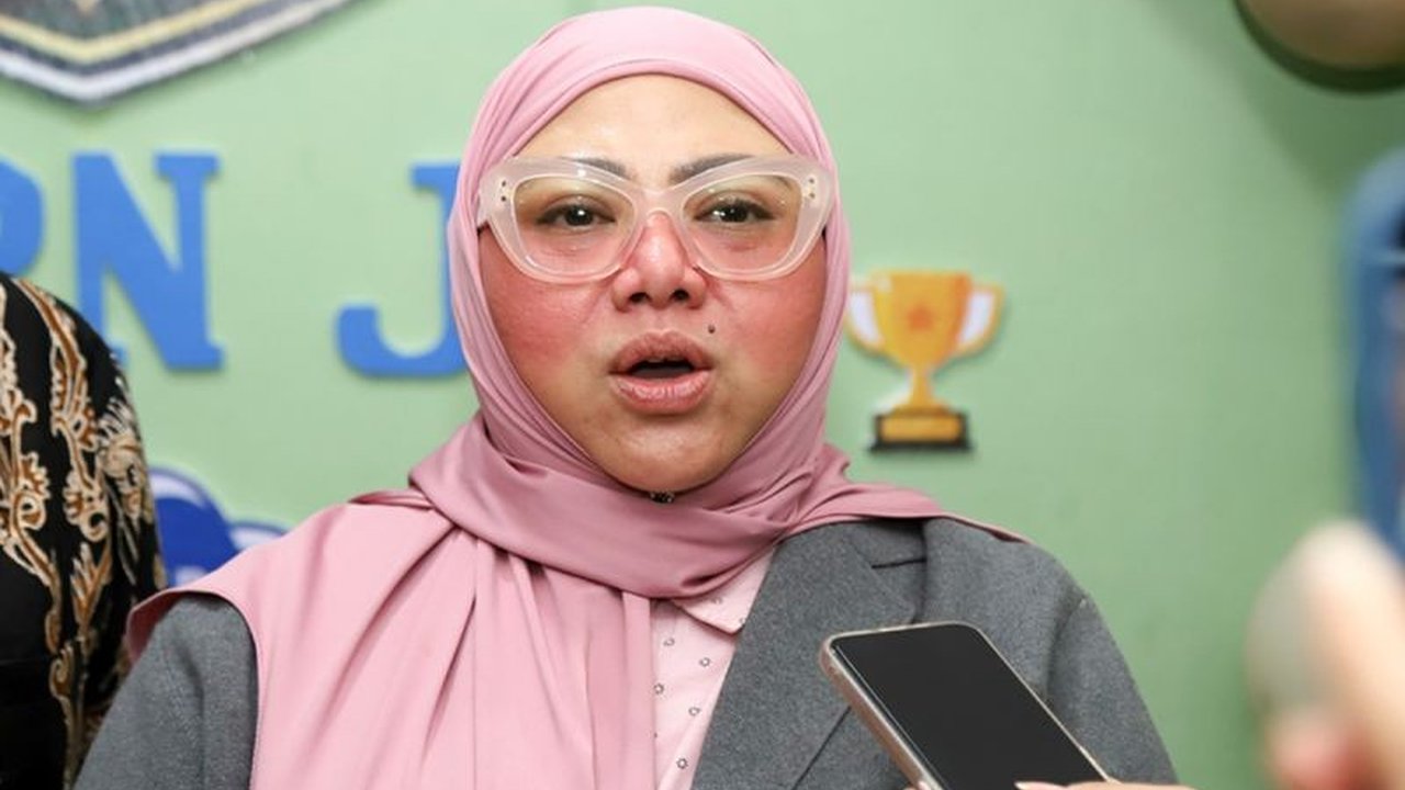 Kebijakan Pembelajaran Jarak Jauh (PJJ) di Jakarta diperpanjang hingga 1 Februari 2026 akibat cuaca ekstrem. Legislator menilai langkah PJJ Jakarta Cuaca Ekstrem ini baik untuk keselamatan peserta didik, namun menekankan pentingnya kualitas pembelajaran.