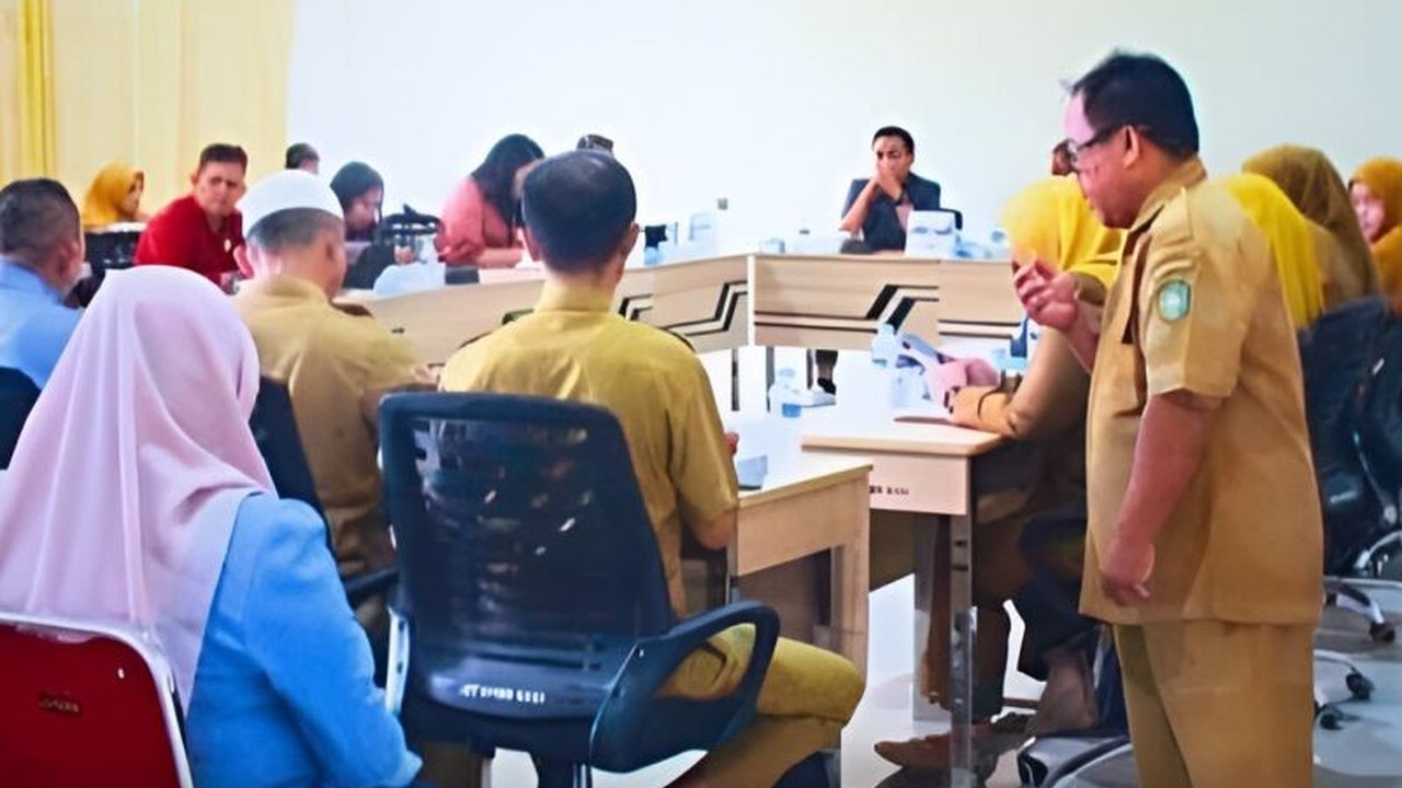 Komisi II DPRD Kota Singkawang mendesak Perumda Air Minum Gunung Poteng untuk mengoptimalkan penyediaan air bersih, guna meningkatkan kualitas dan memperluas cakupan layanan bagi masyarakat.