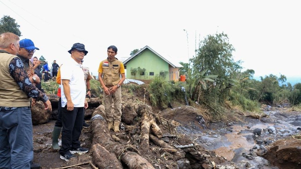 Gubernur Jawa Tengah Ahmad Luthfi menekankan pentingnya percepatan Pemulihan Pascabencana Pemalang secara komprehensif, memastikan seluruh masyarakat terdampak mendapatkan penanganan paripurna.