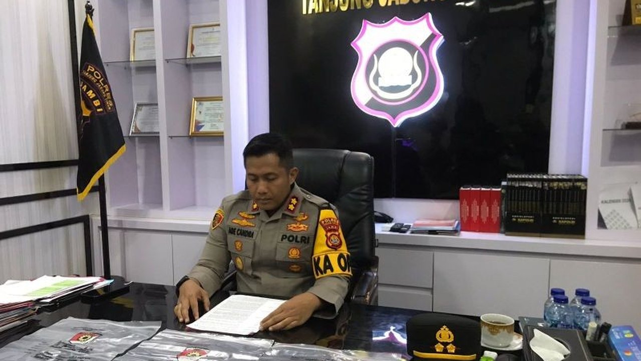 Polres Tanjabtim berhasil mengungkap kasus penyebaran video asusila yang dilakukan oleh seorang pria berinisial MW terhadap mantan kekasihnya, ID, karena motif sakit hati.