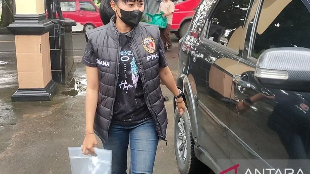 Kasus pencabulan 10 anak di bawah umur oleh pelaku remaja di Cianjur memicu desakan DPR agar KemenPPPA dan KPAI segera turun tangan, menyoroti darurat perlindungan anak di wilayah tersebut.