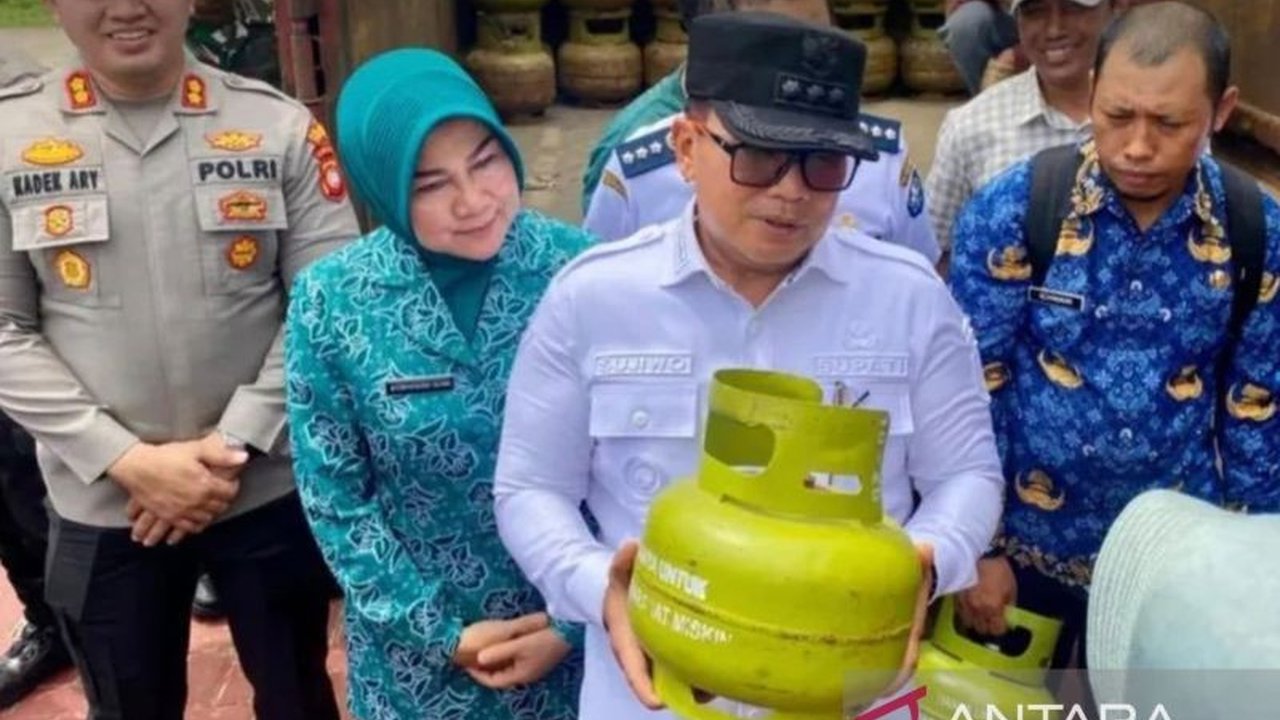 Pemerintah Kabupaten Kubu Raya menggelar Operasi Pasar Elpiji bersubsidi menjelang Ramadhan untuk menstabilkan harga dan memastikan ketersediaan pasokan. Bupati Sujiwo bahkan memberikan subsidi pribadi agar harga tetap terjangkau bagi masyarakat.
