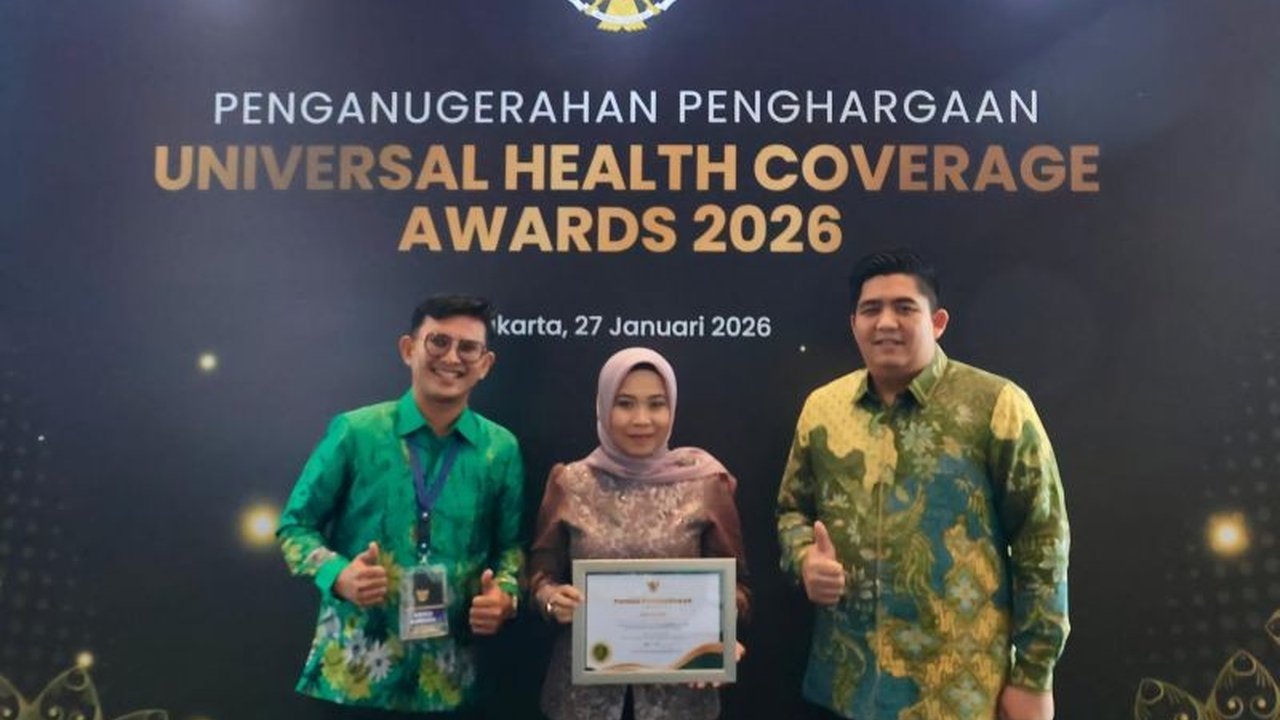 Kabupaten Bintan kembali meraih UHC Awards 2026 berkat cakupan BPJS Kesehatan Bintan yang mencapai 99,01 persen. Prestasi ini menegaskan komitmen daerah dalam menjamin layanan kesehatan merata bagi seluruh warganya.