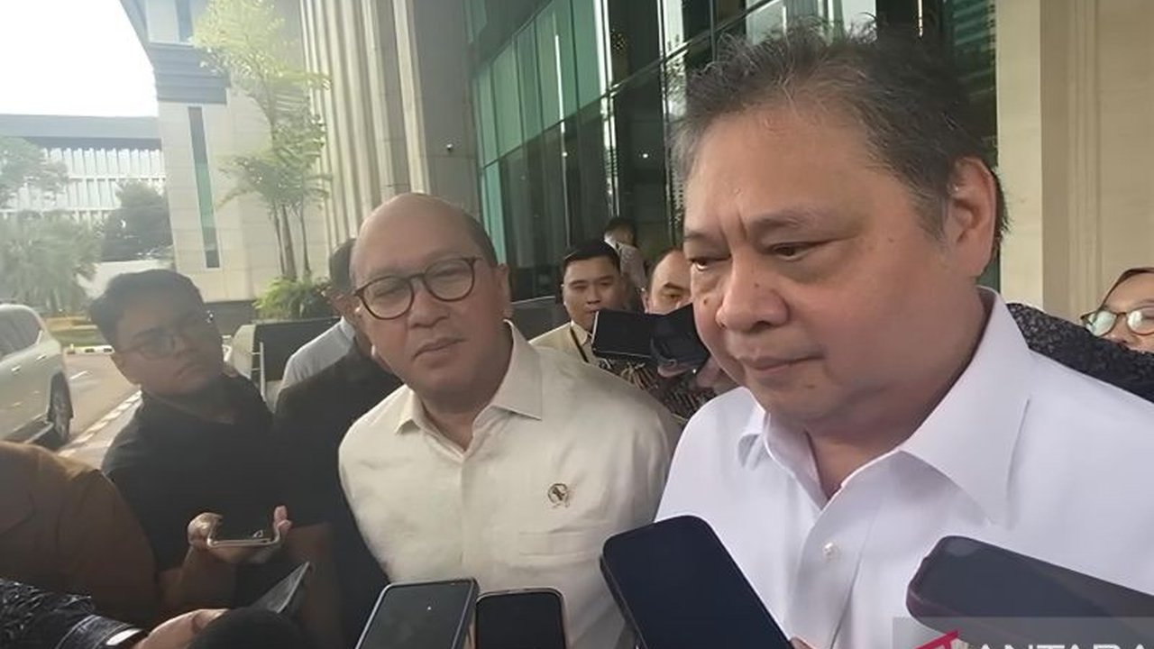 Danantara Indonesia menyatakan minat kuat untuk menjadi pemegang saham Bursa Efek Indonesia (BEI) setelah demutualisasi bursa diterapkan, menandai transformasi penting pasar modal nasional.