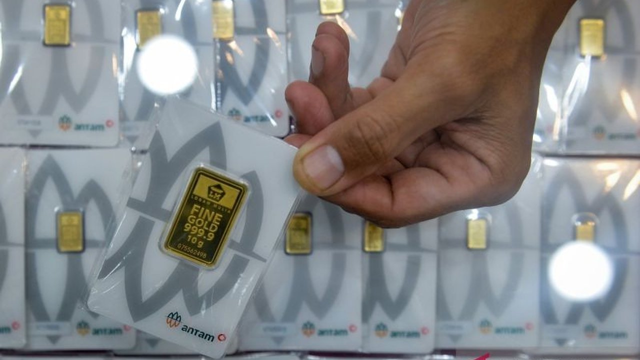 Harga Emas Antam hari ini mengalami penurunan signifikan sebesar Rp48.000 per gram. Simak rincian harga emas Antam terbaru dan harga buyback yang juga ikut turun, serta ketentuan pajaknya.