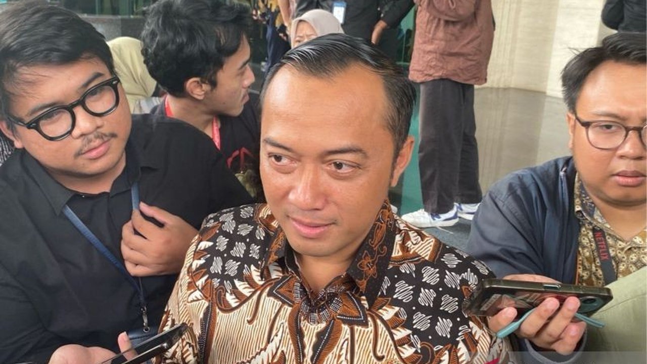 Isu mengenai Reshuffle Kabinet Merah Putih semakin mencuat, namun Menteri Sekretaris Negara (Mensesneg) Prasetyo Hadi menegaskan bahwa perombakan jajaran menteri sepenuhnya merupakan hak prerogatif Presiden Prabowo Subianto.