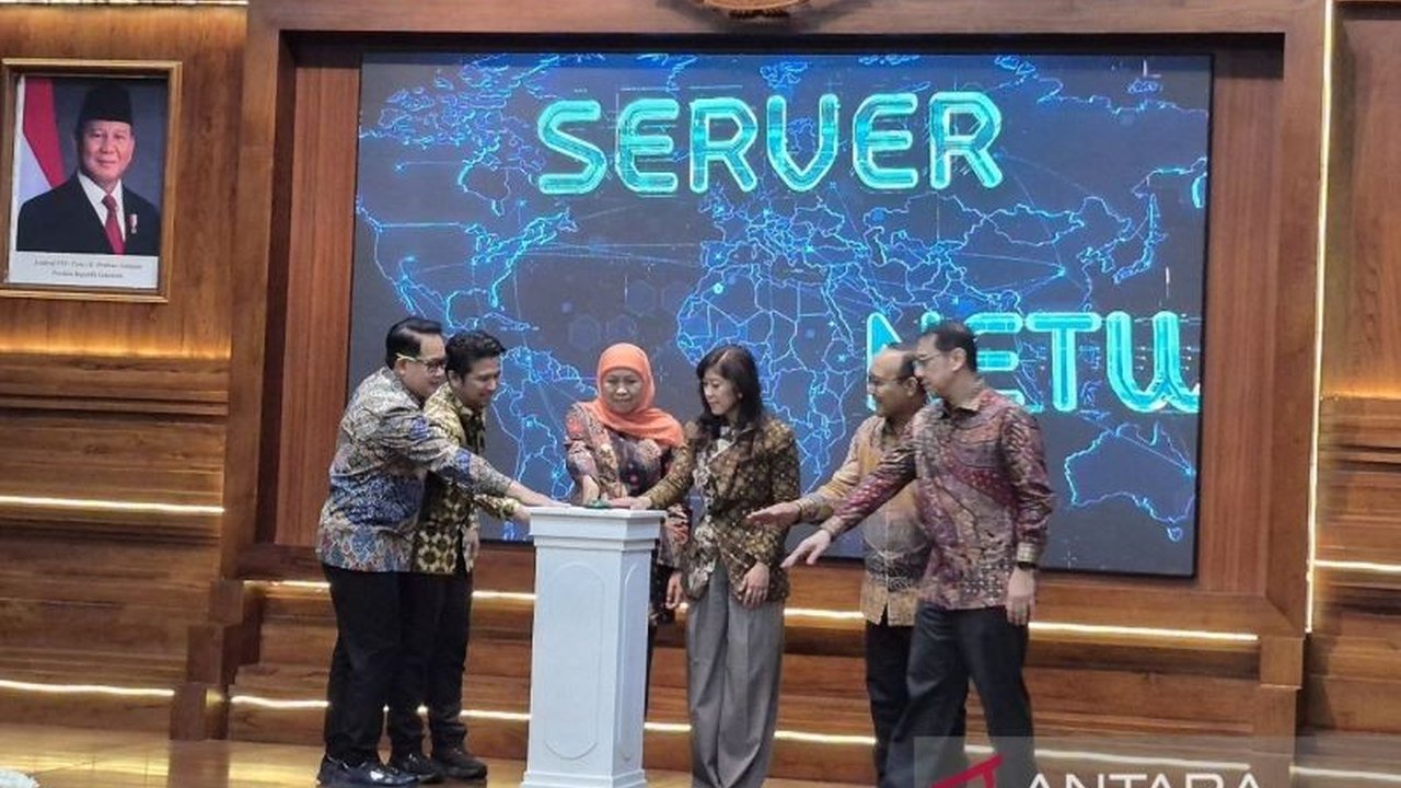 Kementerian Komunikasi dan Digital (Kemkomdigi) bersama Pemprov Jatim bertekad cetak 20 ribu talenta digital hingga 2026, mempercepat transformasi digital Indonesia.