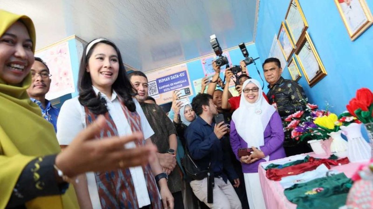 Wakil Menteri Kependudukan dan Pembangunan Keluarga (Wamendukbangga) memuji Program Pemberdayaan Orang Tua Tunggal di Makassar, berpotensi jadi percontohan nasional.