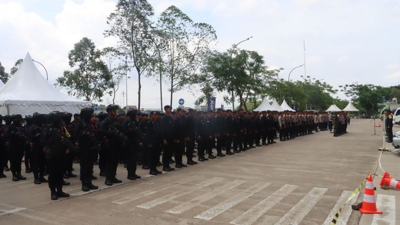 Polres Tangerang Selatan mengerahkan 1.403 personel gabungan untuk memastikan pengamanan laga Persita vs Persija di Indomilk Arena berjalan aman dan kondusif, menarik perhatian suporter.