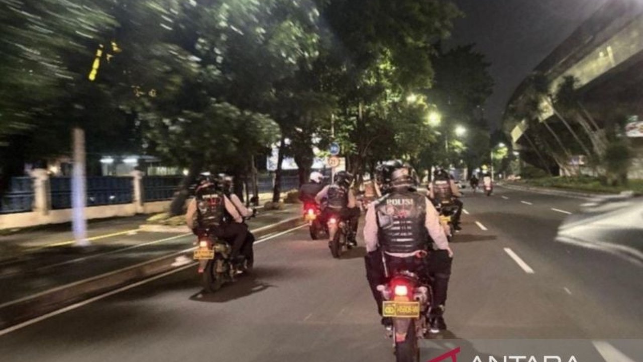 Tim Patroli Perintis Presisi Polda Metro Jaya berhasil menggagalkan potensi tawuran Jakarta Pusat di Menteng, menangkap tiga pemuda bersenjata tajam. Masyarakat diimbau aktif menjaga keamanan lingkungan.
