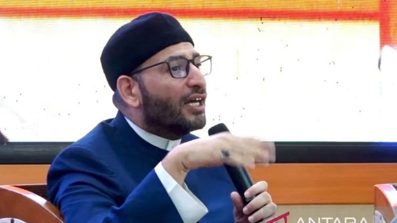 Ponpes Nurul Jadid Paiton kedatangan ulama Mesir, Syekh Dr. Muhammad Dasuqi Amin Kahilah, untuk mengadakan kajian Al Quran yang membahas pentingnya ilmu qiraat dan kemukjizatan Al Quran, menarik perhatian santri.