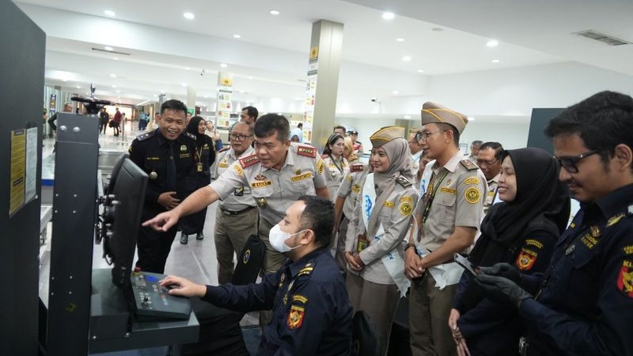 Badan Karantina Indonesia (Barantin) memperketat pengawasan lalu lintas komoditas hewan dan tumbuhan untuk mencegah masuknya virus Nipah yang berpotensi membahayakan kesehatan publik dan biosekuriti nasional.