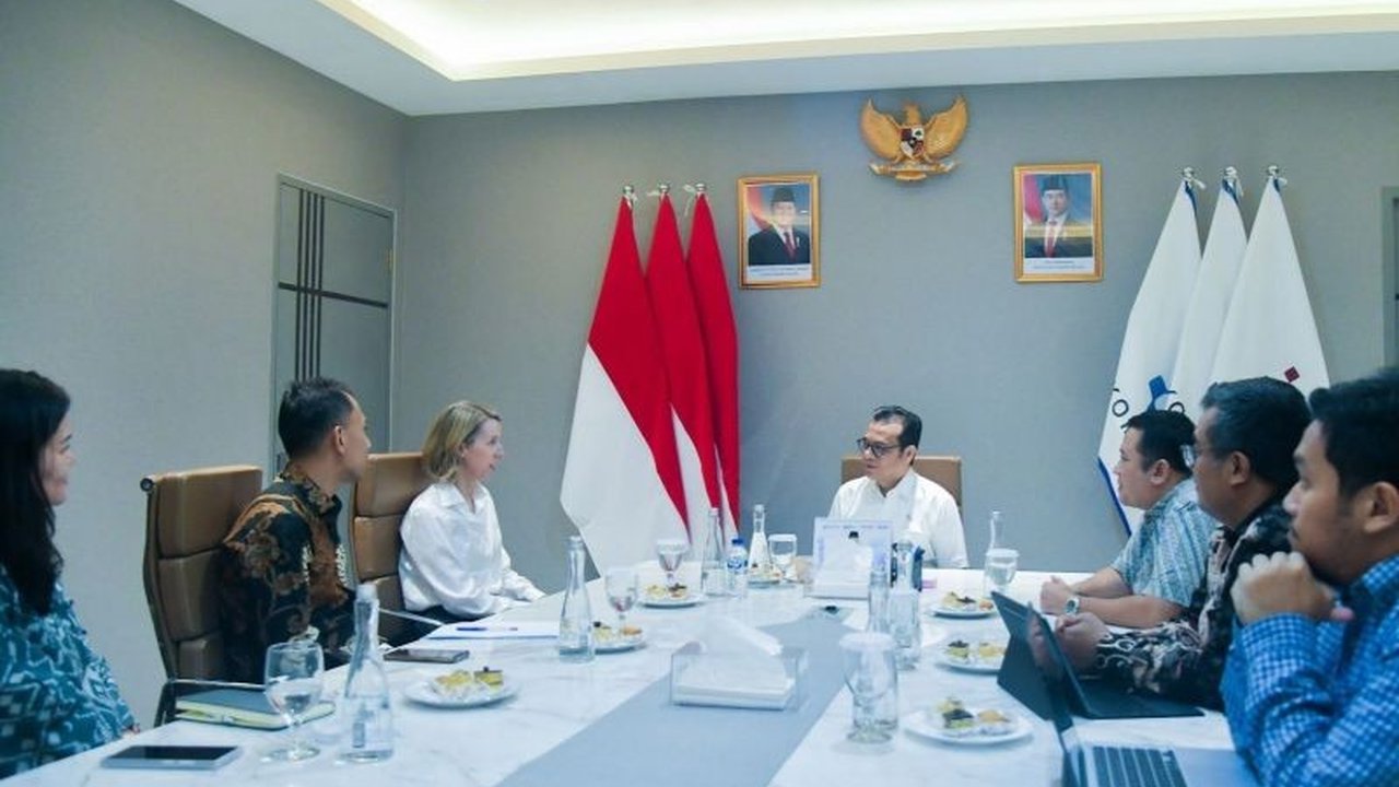 Wakil Menteri Komunikasi dan Digital (Wamenkomdigi) Nezar Patria menegaskan urgensi verifikasi usia pengguna platform digital demi melindungi anak-anak dari konten negatif, sejalan dengan PP TUNAS.