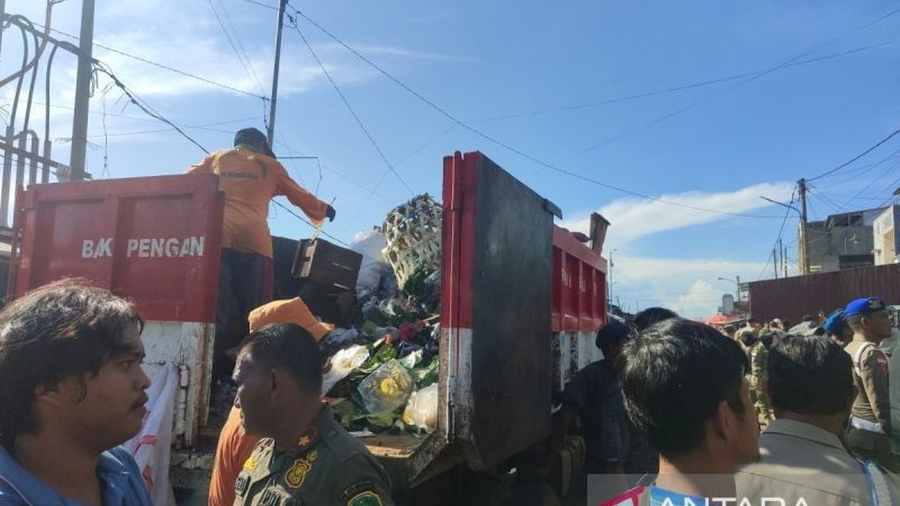 Pemerintah Kota Bengkulu gencar mendorong masyarakat untuk aktif dalam pengelolaan sampah, khususnya mengubah sampah organik menjadi pupuk kompos, sebagai langkah strategis menjaga kebersihan lingkungan dan memperpanjang usia TPA Air Sebakul.