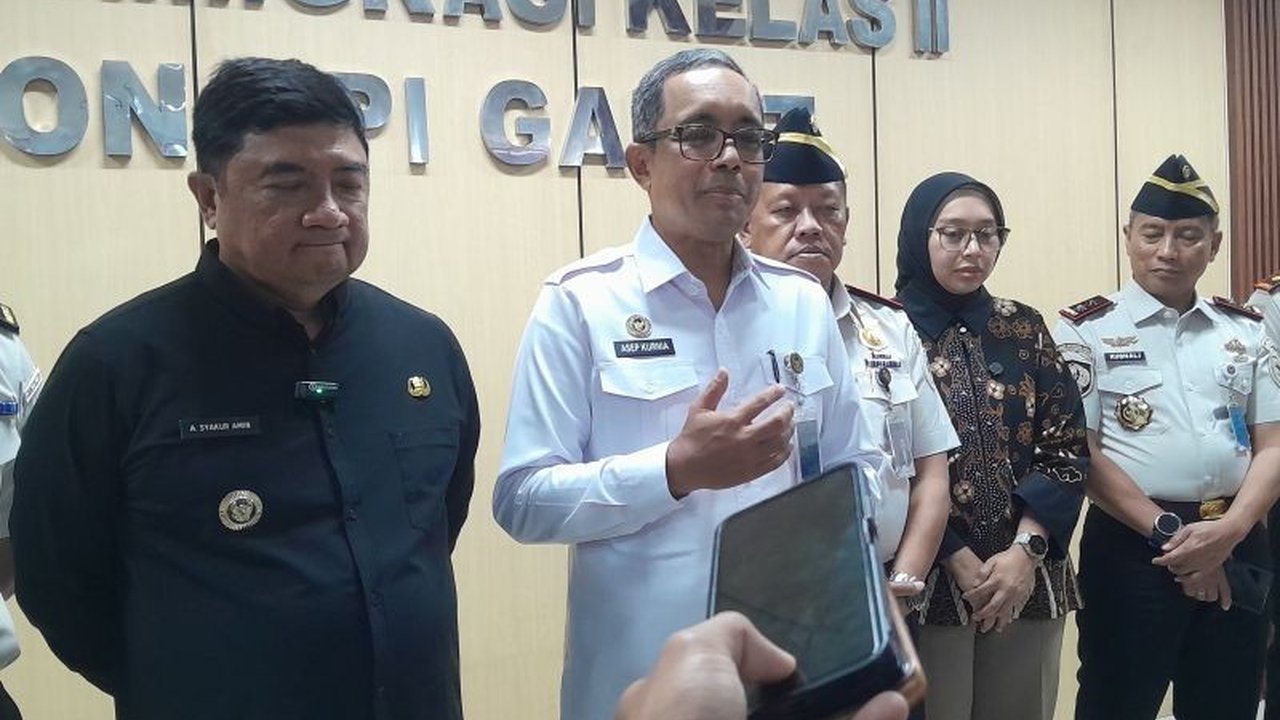 Kantor Imigrasi Garut resmi beroperasi untuk mempermudah masyarakat Garut dan sekitarnya dalam mengurus paspor, izin tinggal, dan layanan keimigrasian lainnya, menjawab kebutuhan akan akses yang lebih cepat dan efisien.