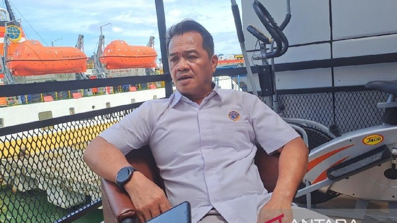 Kantor Kesyahbandaran dan Otoritas Pelabuhan (KSOP) Kelas II Jayapura menargetkan Penerimaan Negara Bukan Pajak (PNBP) sebesar Rp 4,37 miliar pada tahun 2026. Target PNBP KSOP Jayapura 2026 ini didukung optimisme pencapaian dan peningkatan layanan.