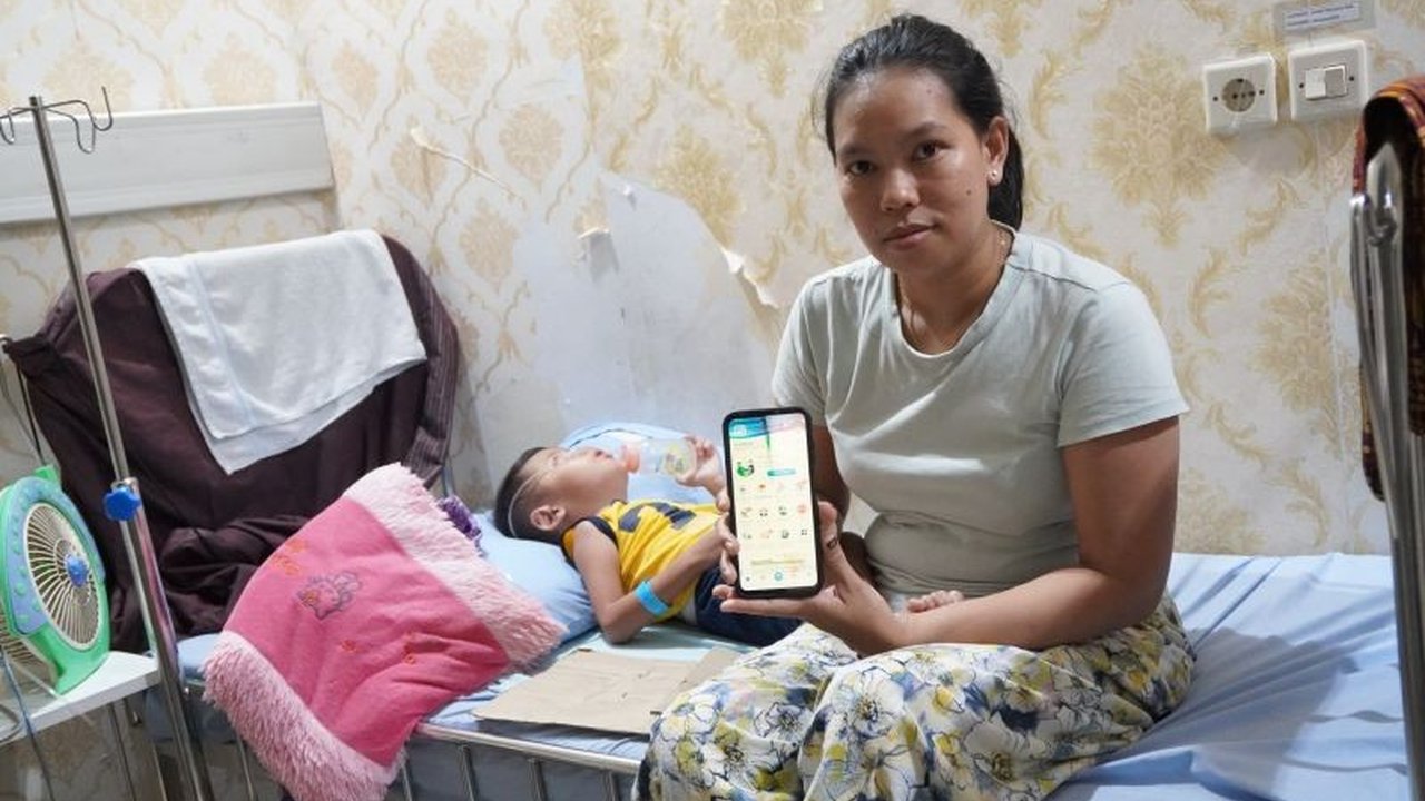 Warga Palangka Raya merasakan langsung Manfaat JKN Palangka Raya, di mana biaya terapi tumbuh kembang dan pengobatan anaknya ditanggung penuh Pemkot, meringankan beban keluarga.