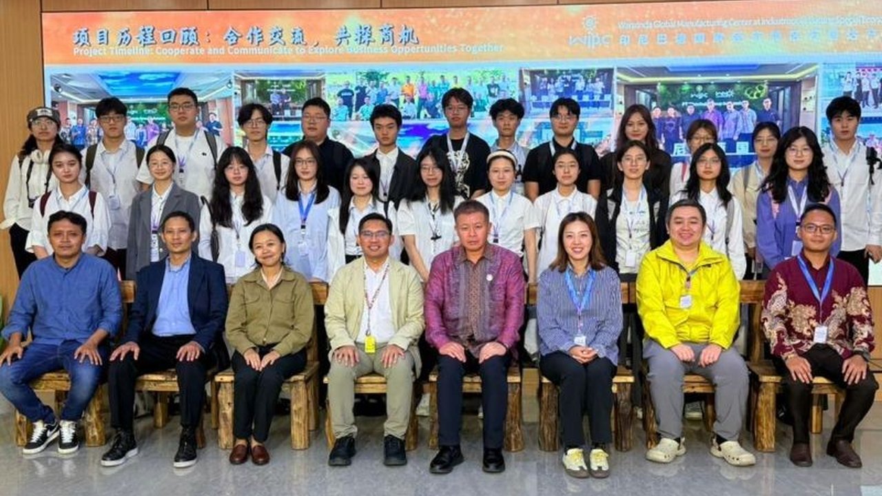 Fakultas Ilmu Administrasi (FIA) UI dan Zhejiang University China menjalin Kolaborasi UI Zhejiang University melalui program pertukaran mahasiswa, memperkuat akademik dan budaya di Asia. Simak detail program yang menarik ini!