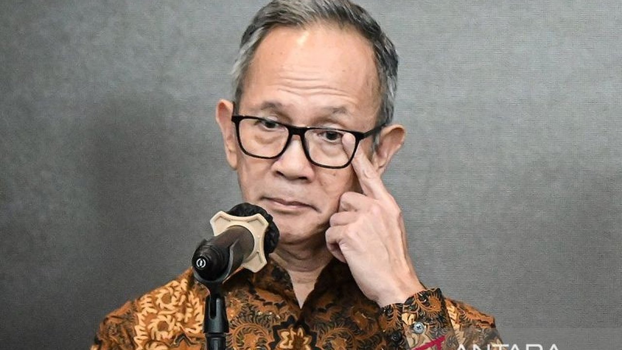 Pasar Modal Indonesia menghadapi dinamika signifikan pada Jumat (30/1/2026), ditandai dengan pengunduran diri Ketua OJK dan Dirut BEI, serta progres demutualisasi bursa, di tengah penguatan IHSG.