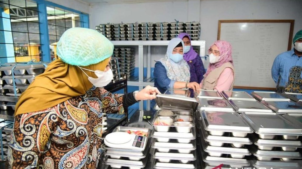 Wakil Gubernur Gorontalo Idah Syahidah Rusli Habibie menekankan pentingnya evaluasi menu Program Makan Bergizi Gratis (MBG) secara intensif demi memastikan asupan gizi anak didik sekaligus selera makan mereka.