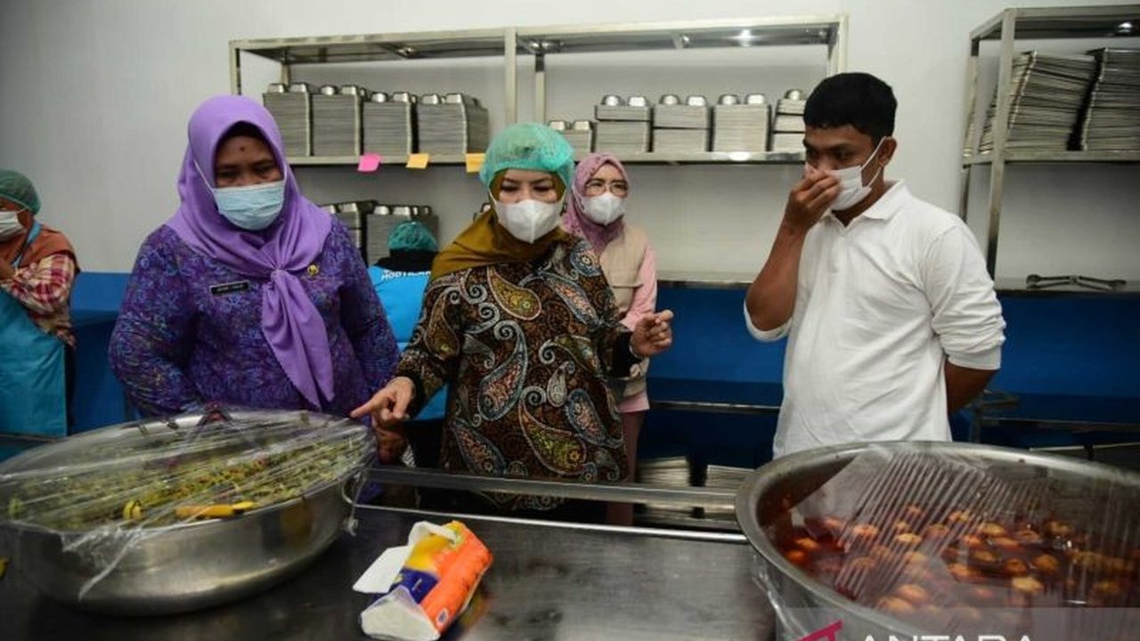 Wakil Gubernur Gorontalo Idah Syahidah Rusli Habibie memberikan peringatan keras. Ia menegaskan akan memberi sanksi dapur MBG Gorontalo yang tidak menerapkan SOP, demi keselamatan anak-anak.