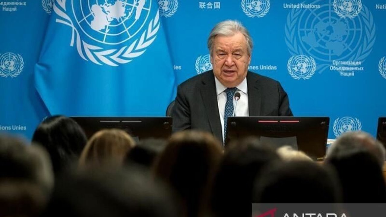 Sekretaris Jenderal PBB Antonio Guterres menyerukan perhatian serius terhadap **krisis keuangan PBB** yang semakin memburuk akibat tunggakan iuran, mengancam kelangsungan program organisasi dan stabilitas global.