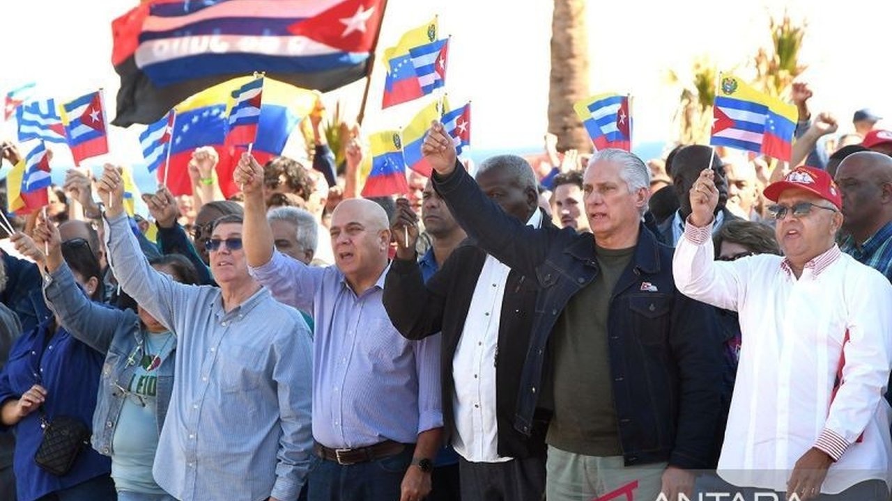Venezuela menolak tegas perintah eksekutif AS yang menjatuhkan sanksi pada negara-negara yang berdagang dengan Kuba, menyebutnya sebagai pelanggaran hukum internasional dan mengancam stabilitas global.