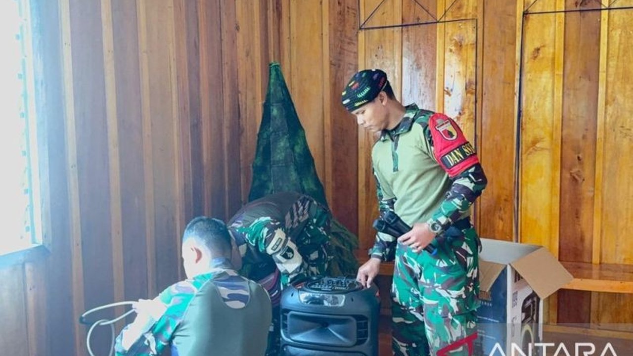Satgas Yonif 511/DY menyalurkan bantuan pengeras suara untuk Gereja Pinime di Malagai, Lanny Jaya. Aksi ini wujudkan Satgas Yonif 511 Bantuan Gereja demi kelancaran ibadah dan toleransi umat beragama.