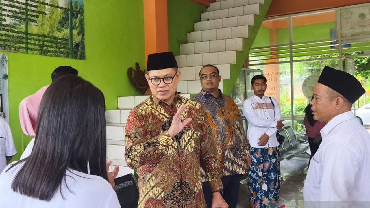 Kemendikdasmen terus berkomitmen meningkatkan mutu pendidikan melalui program Revitalisasi Sekolah yang menyasar lebih dari 16 ribu satuan pendidikan dengan anggaran triliunan rupiah, menjadikan Blora sebagai daerah prioritas.