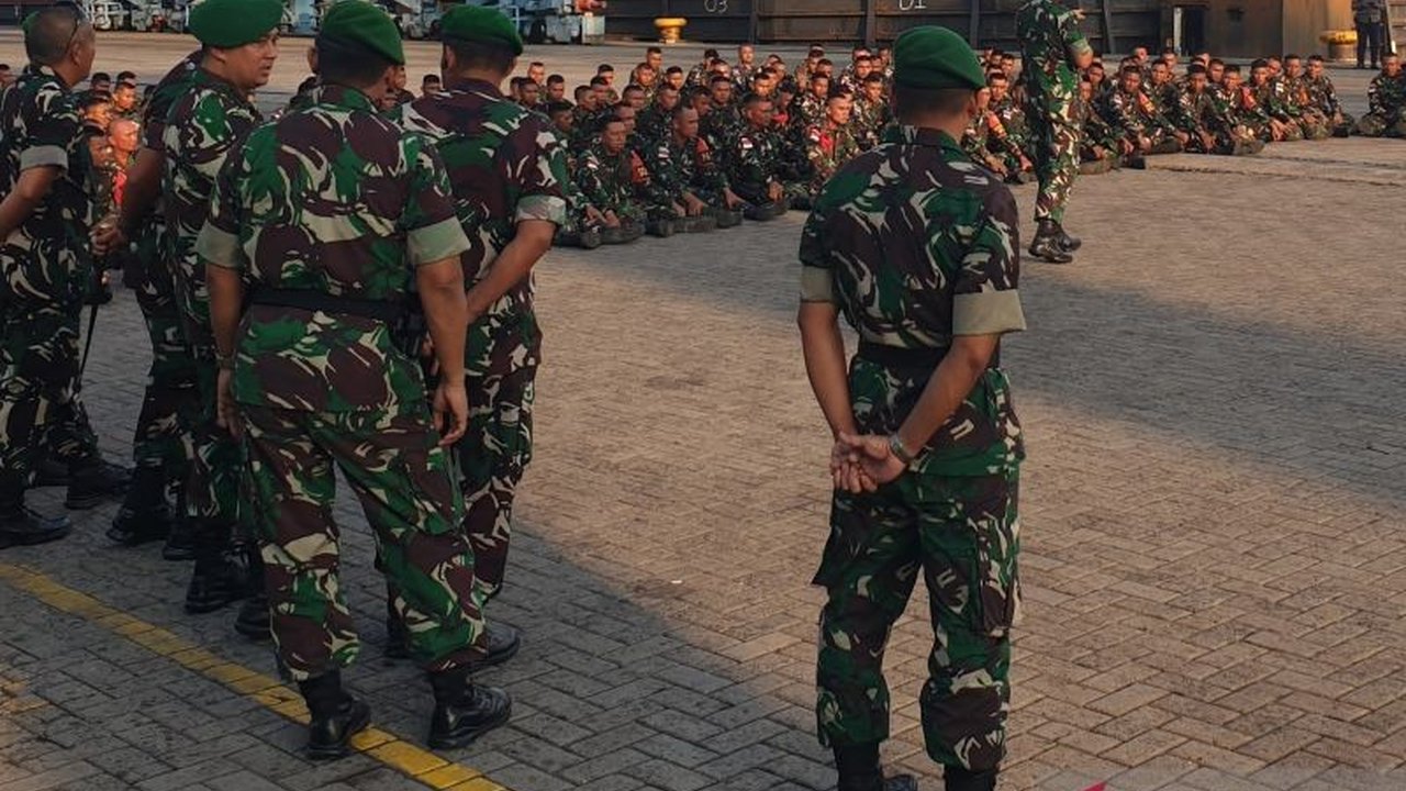 Korem 044/Garuda Dempo (Gapo) membuka akses jalan desa terisolasi di Banyuasin, Sumatera Selatan, melalui program TMMD ke-127 tahun 2026, wujudkan pembangunan dari desa.