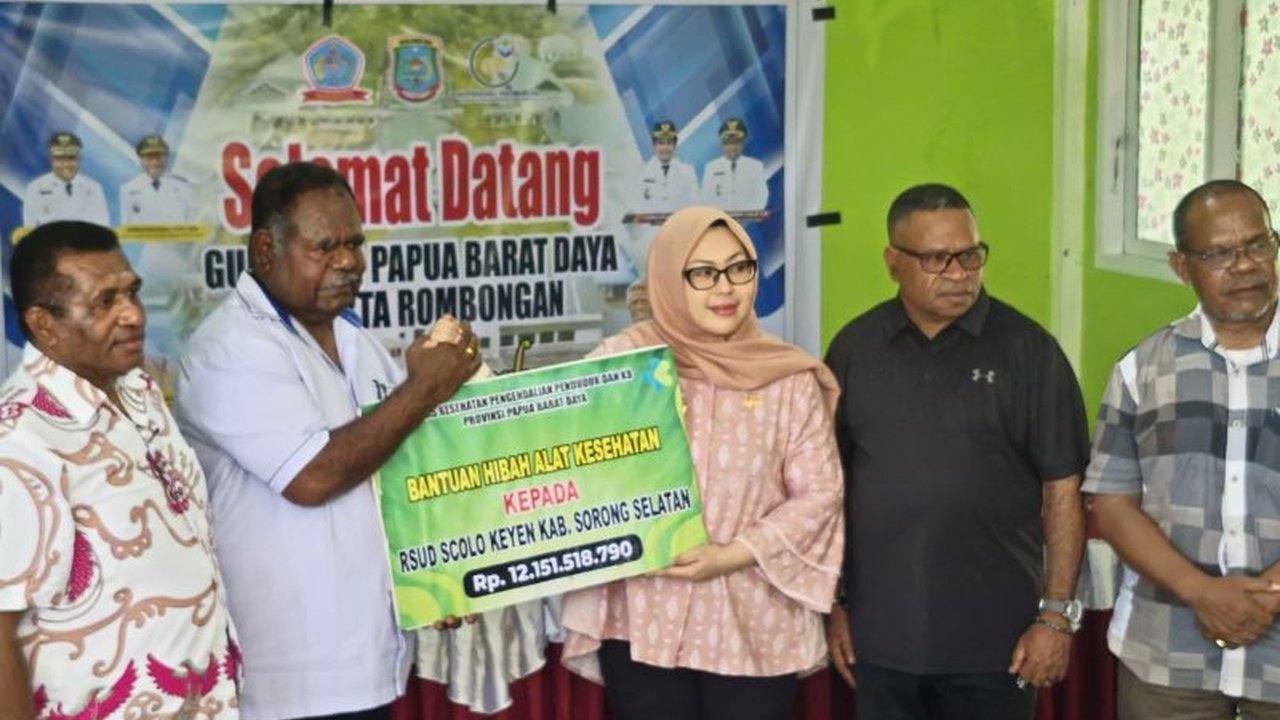 Pemerintah Provinsi Papua Barat Daya (PBD) menyalurkan **hibah alkes PBD** senilai Rp12,1 miliar kepada RSUD Scolo Keyen, Sorong Selatan. Langkah ini bertujuan memperkuat layanan kesehatan dasar bagi masyarakat dan meningkatkan kualitas fasilitas medis di